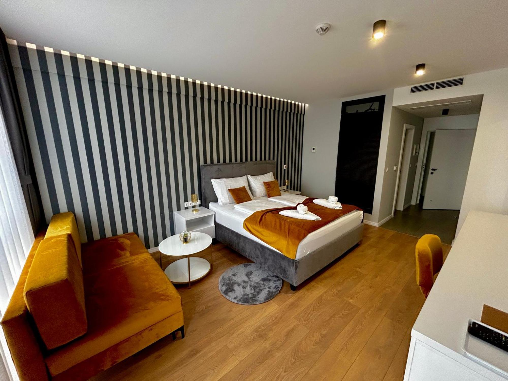 Hotel Gold Jet Bihać Buitenkant foto