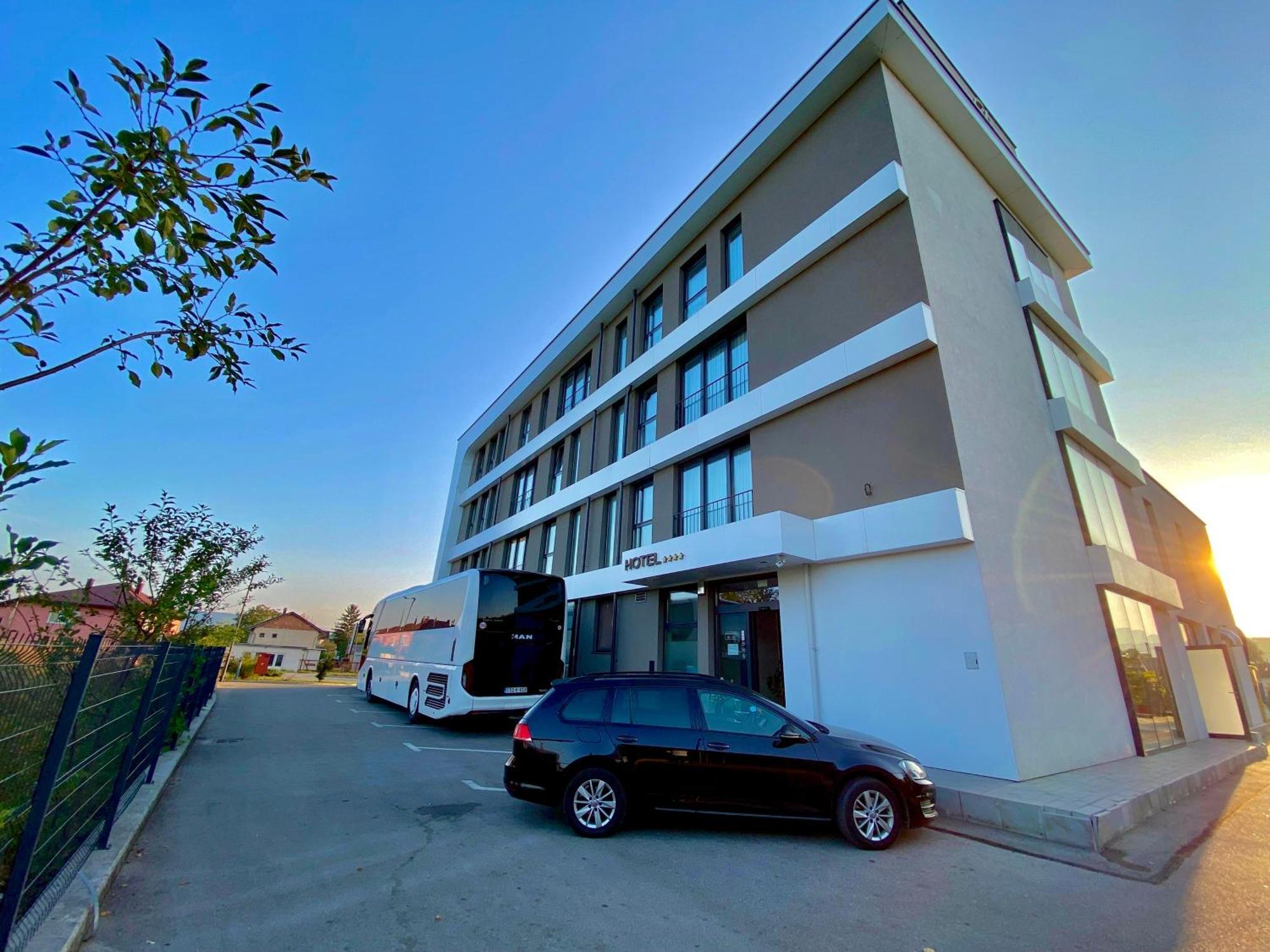Hotel Gold Jet Bihać Buitenkant foto