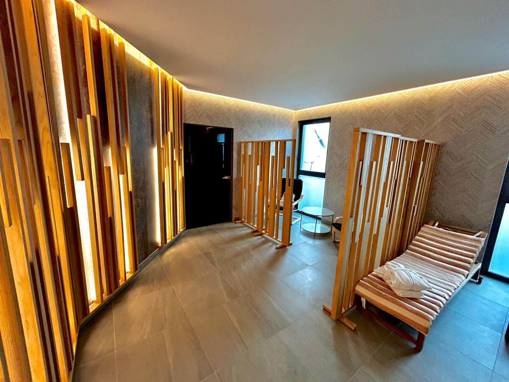 Hotel Gold Jet Bihać Buitenkant foto