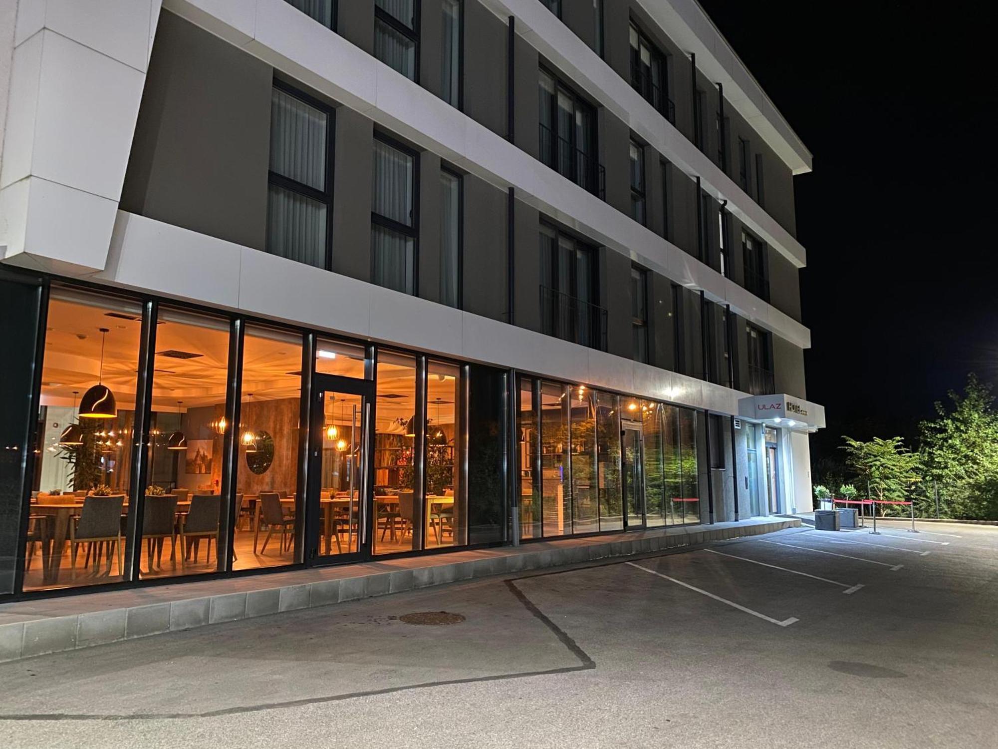 Hotel Gold Jet Bihać Buitenkant foto